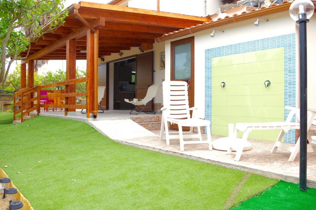 Vonkajšia záhrada v ubytovaní Casa Vacanze Lido Fiori