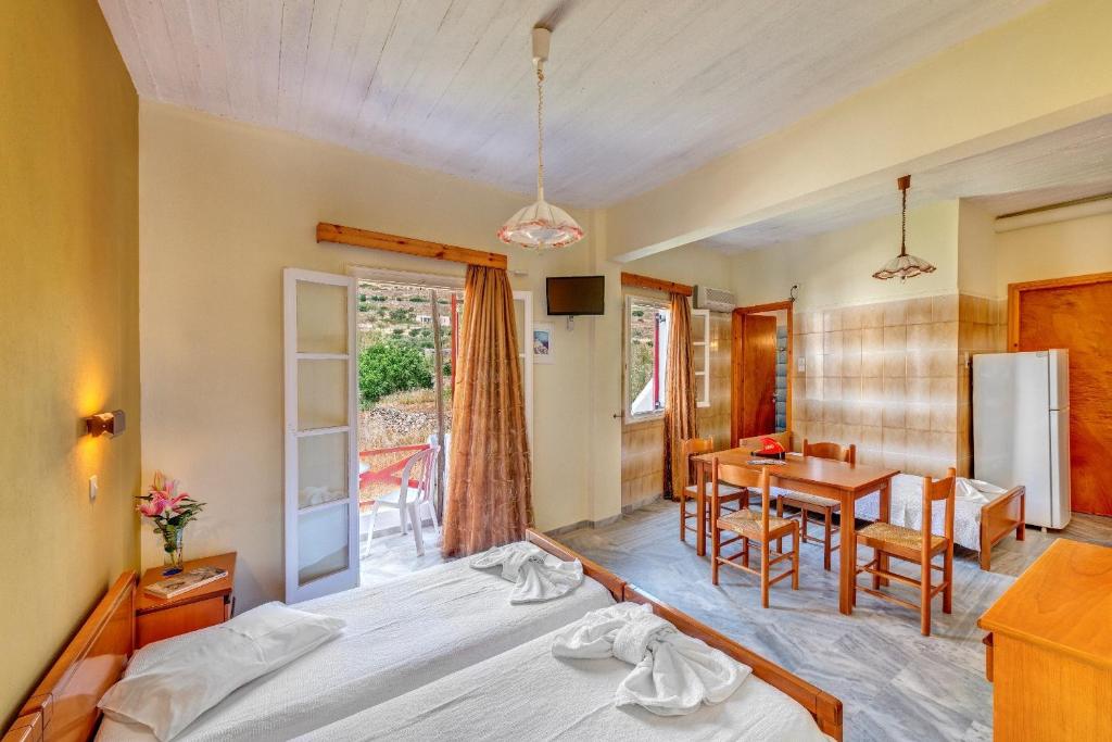 Postel nebo postele na pokoji v ubytování Hotel Smaragdi Apartments