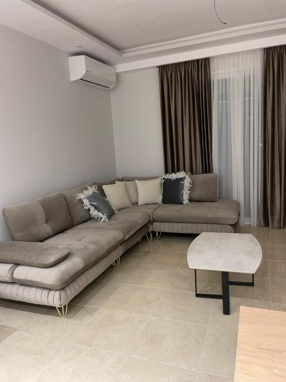 Arjon Apartment - Imazhi 8