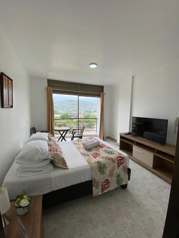 TV o dispositivi per l'intrattenimento presso Caliview Apartahotel Andalaya