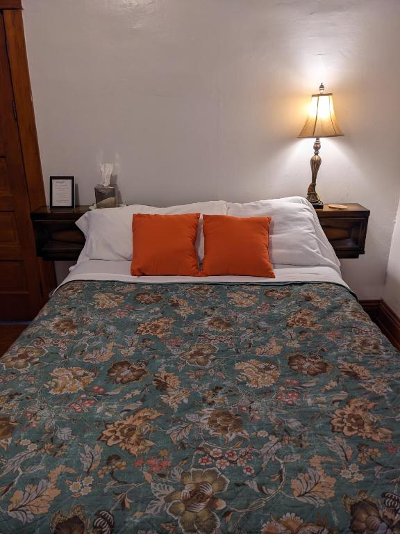 The Oliver House - Double Room With Shared Bathroom