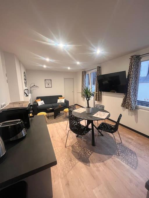 Posezení v ubytování Coin de paradis avec spa illimité en plein centre Avranches