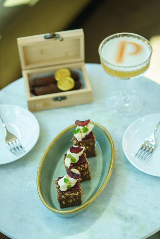 The Parker Hotel and Rooftop - Resim 31