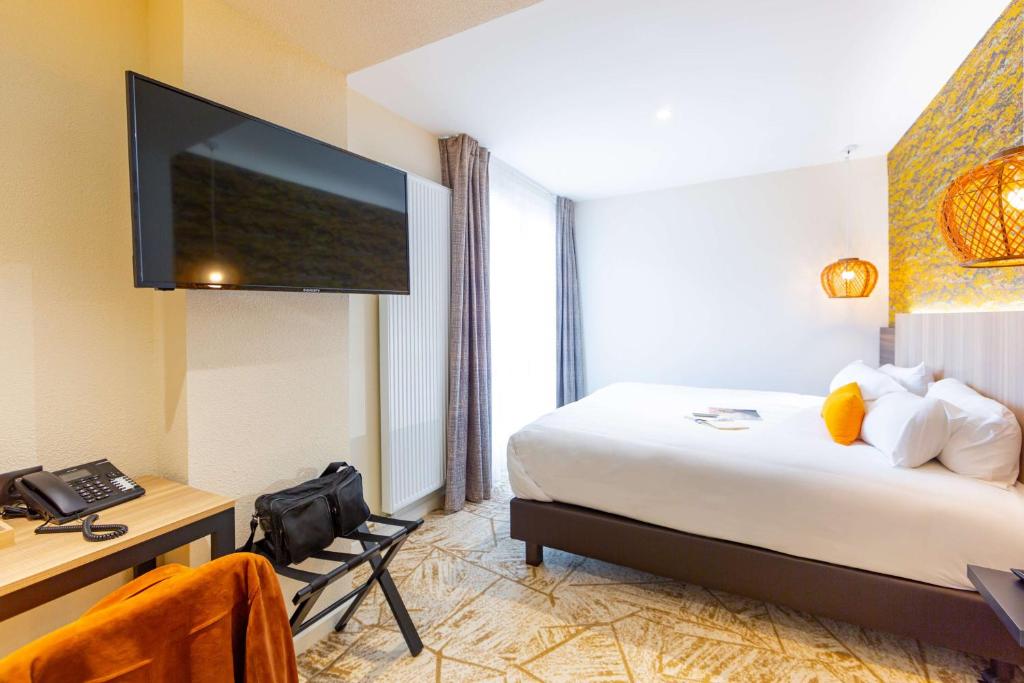 Postel nebo postele na pokoji v ubytování Best Western Mulhouse Salvator Centre