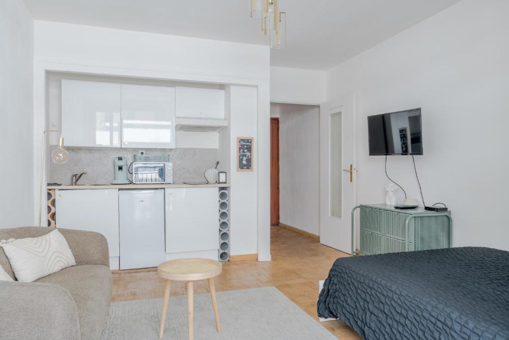 Kuchyňa alebo kuchynka v ubytovaní Appartement cosy avec balcon