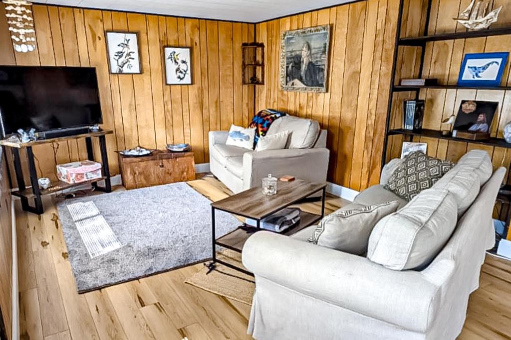 a living room with two couches and a television at Florence Hideaway in Florence
