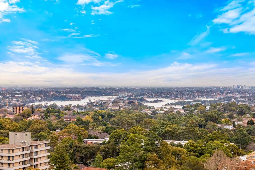 a view of the city of syracuse at Stunning City and Water View Apartment in Sydney