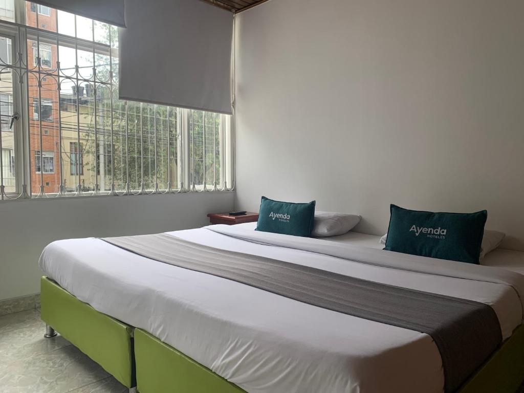 Postel nebo postele na pokoji v ubytování Hotel Quintas de Normandia