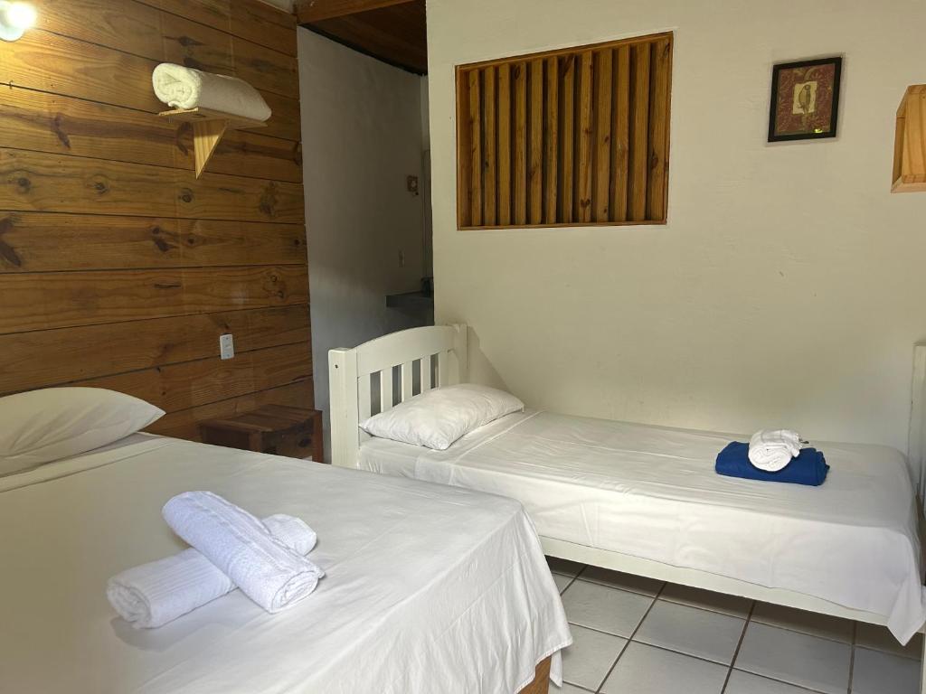 Uma cama ou camas num quarto em Pousada Bar Café Algas Marinhas
