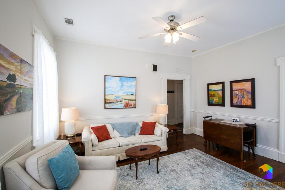 Stunning Artistic Green Apartment Rentals image