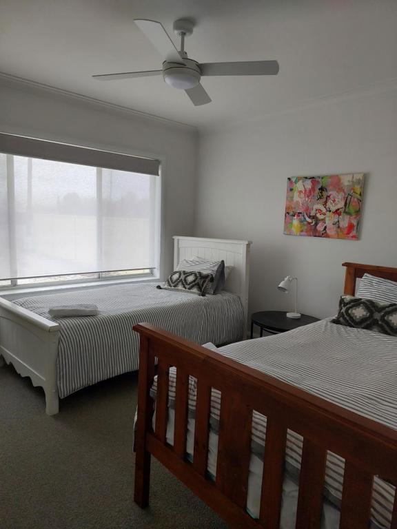 COD & C0 Tocumwal - Maison De Trois Chambres