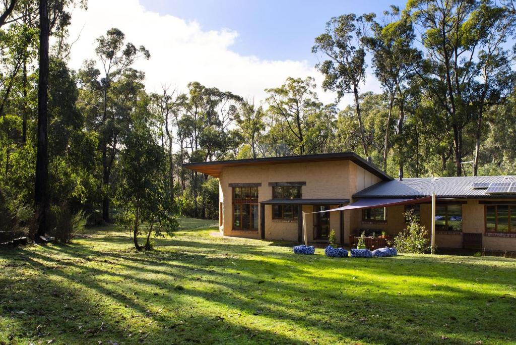 a house with a large yard in front of it at Gumtree Spring in Daylesford