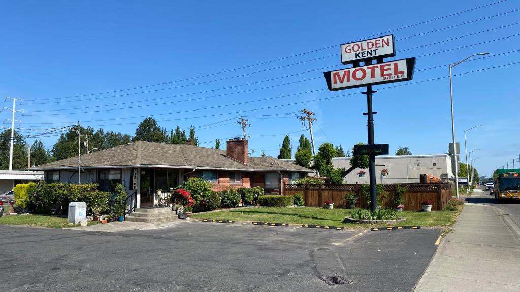 a street sign for a motel in front of a house at Golden Kent Motel in Kent