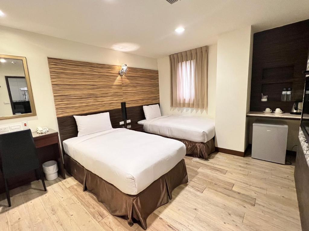 Postel nebo postele na pokoji v ubytování Kaishen Hotel