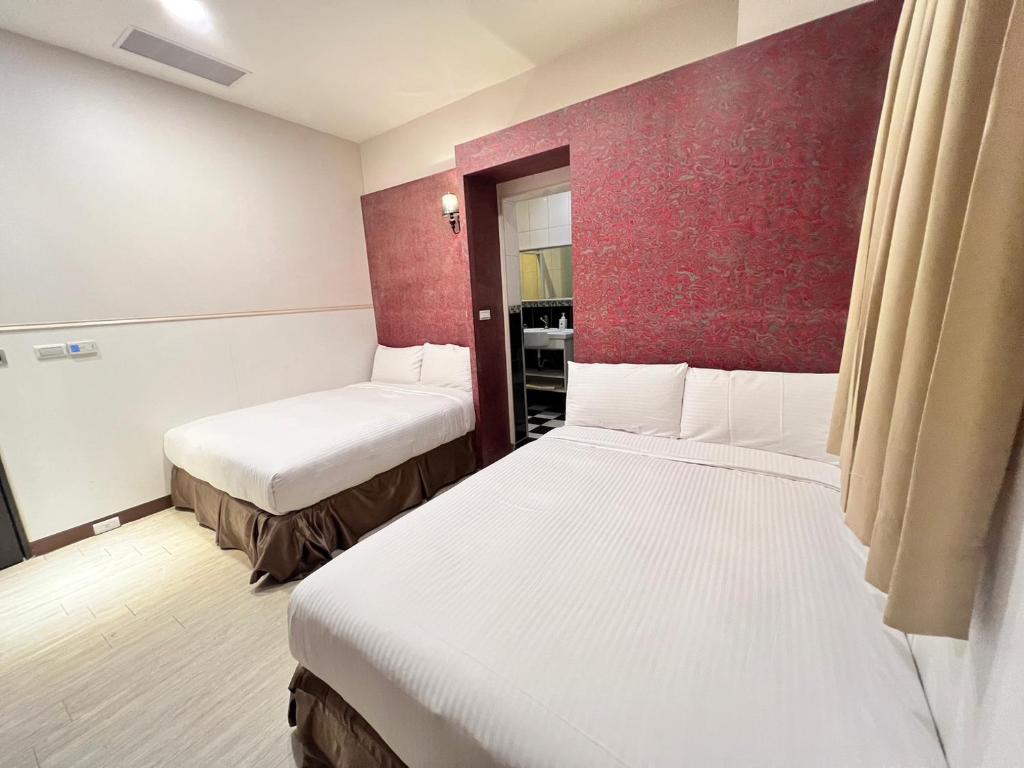Postel nebo postele na pokoji v ubytování Kaishen Hotel