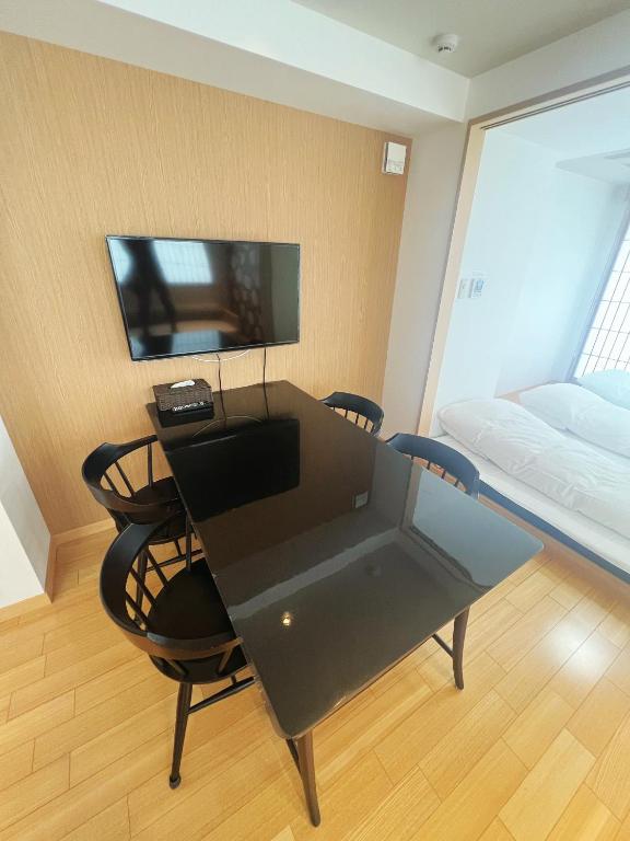 TV a/nebo společenská místnost v ubytování Nplus Tokyo Akihabara Premium