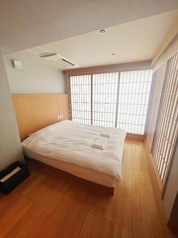 Postel nebo postele na pokoji v ubytování Nplus Tokyo Akihabara Premium