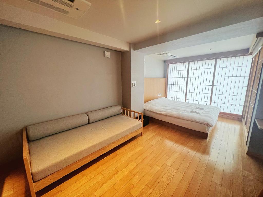 Postel nebo postele na pokoji v ubytování Nplus Tokyo Akihabara Premium