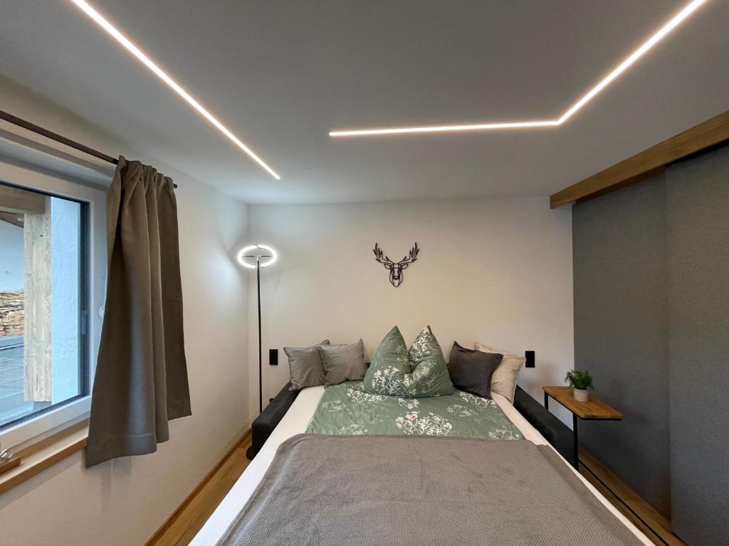 A bed or beds in a room at Alpenglück - Hinterthal