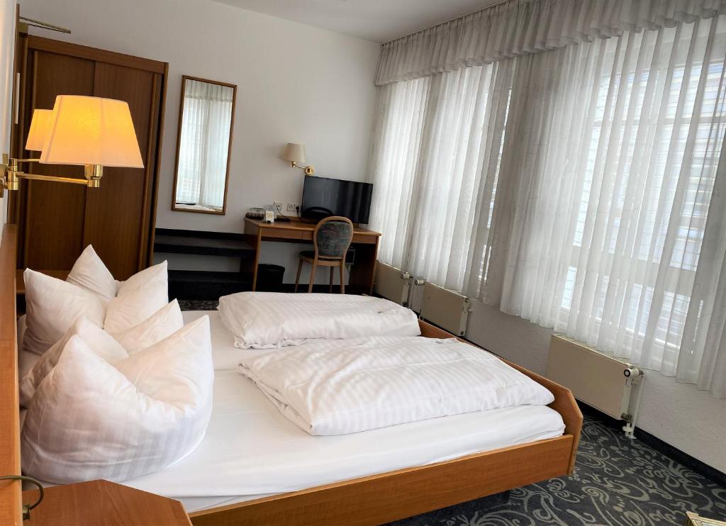 Postel nebo postele na pokoji v ubytování ALFA Hotel - Superior