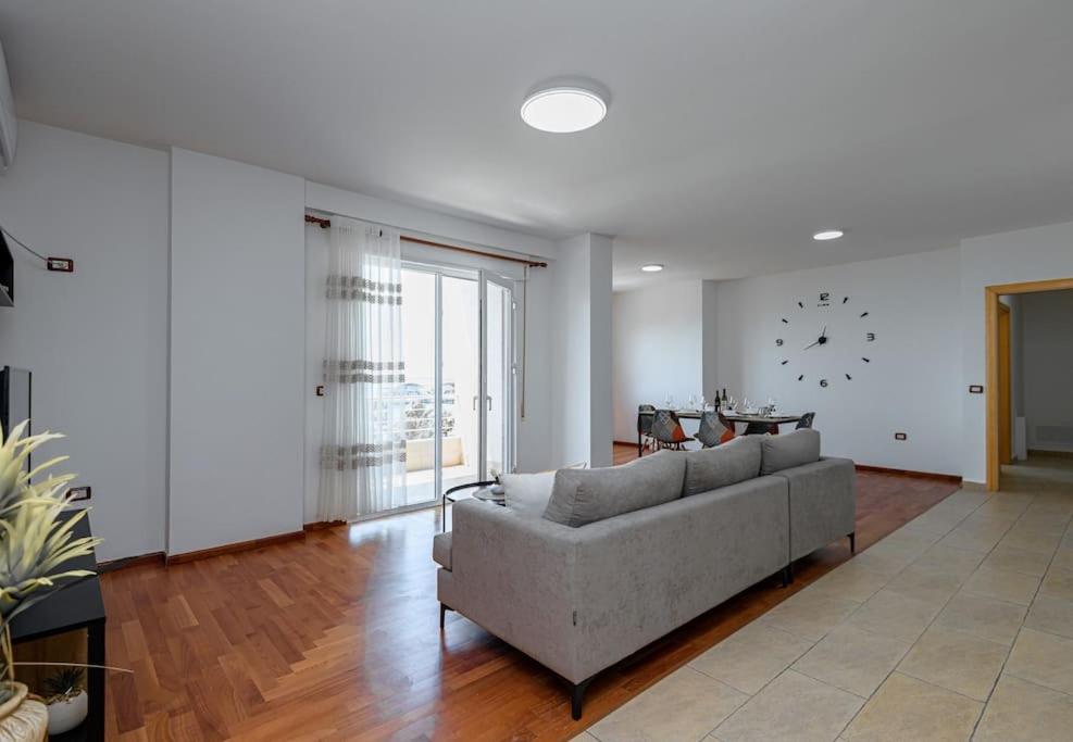 Grand View Apartment - Imazhi 9