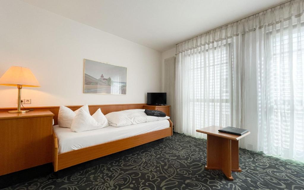 Postel nebo postele na pokoji v ubytování ALFA Hotel - Superior