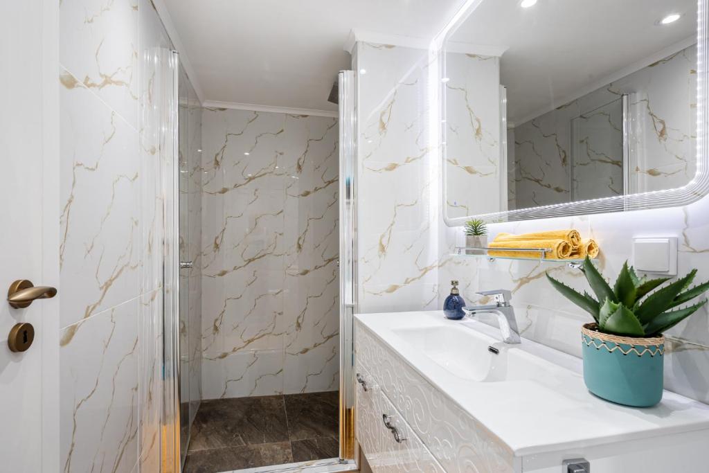 Szent István Apartments - Luxury Triple Room