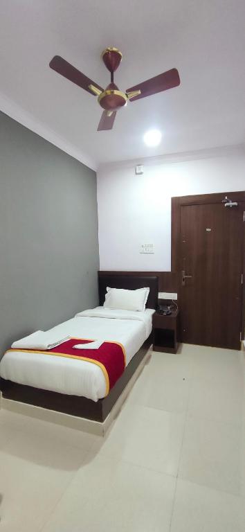 Postel nebo postele na pokoji v ubytování Hotel Sandhya