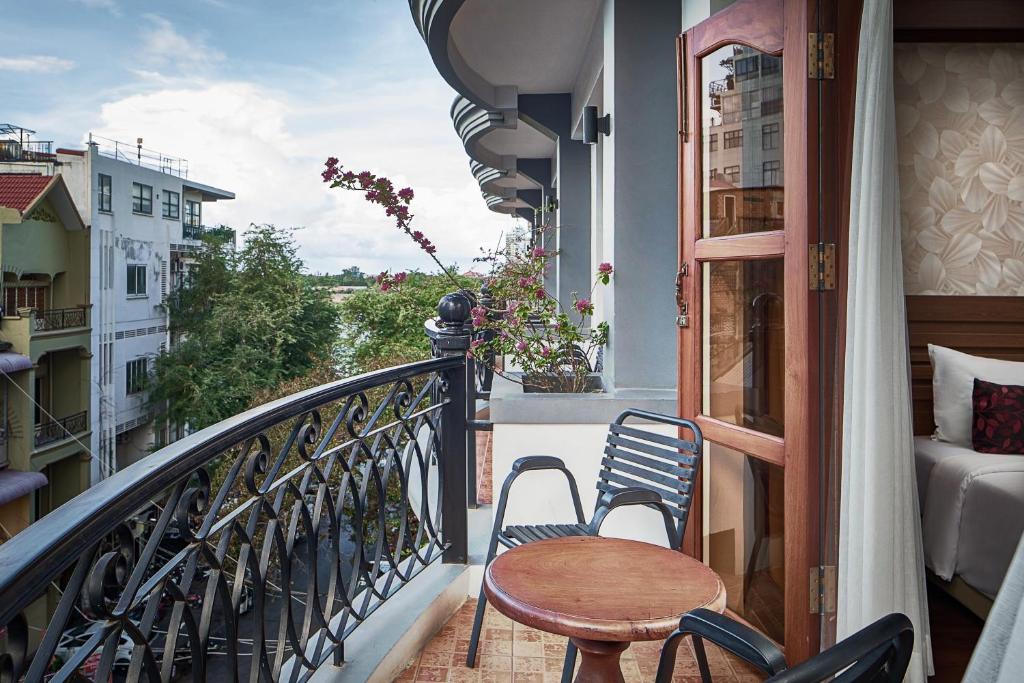 Ohana Phnom Penh Palace Hotel - 豪华双胞胎与阳台