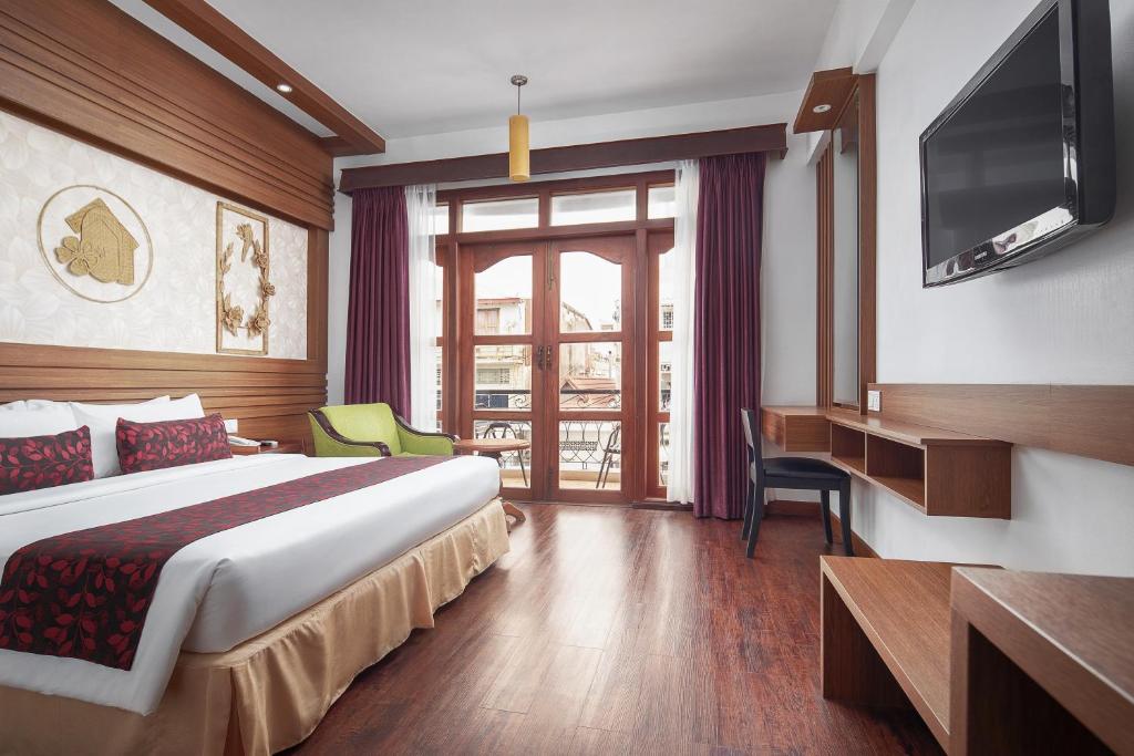 Ohana Phnom Penh Palace Hotel - 豪华双人房间与阳台