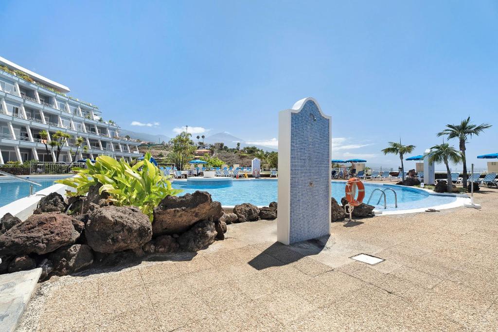 The swimming pool at or close to La Quinta