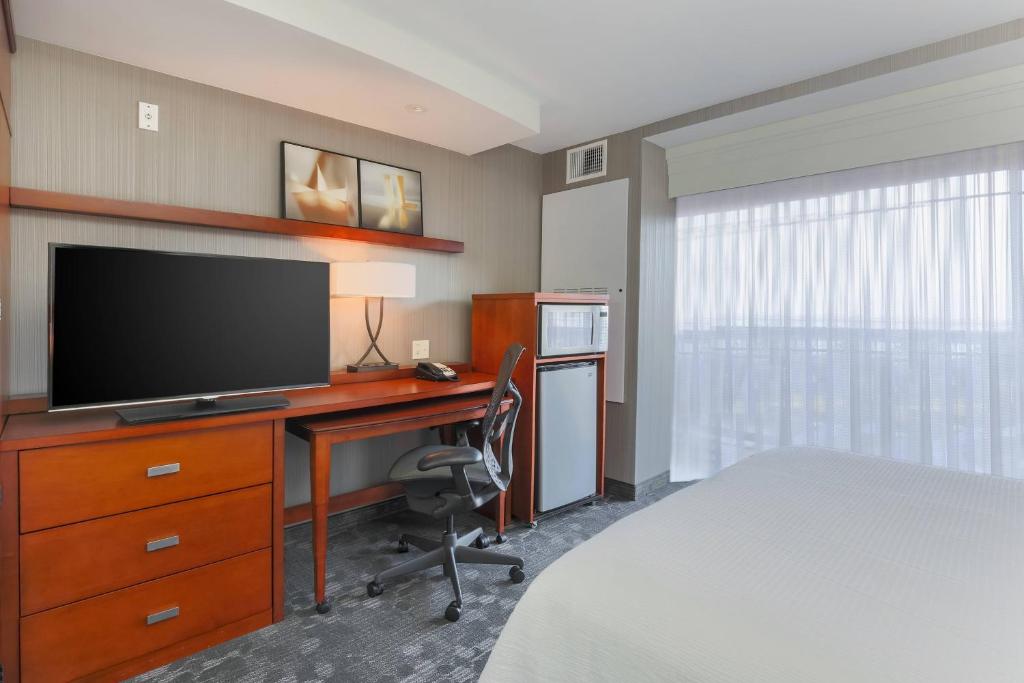 Courtyard San Diego Airport/Liberty Station - Queen Room With View