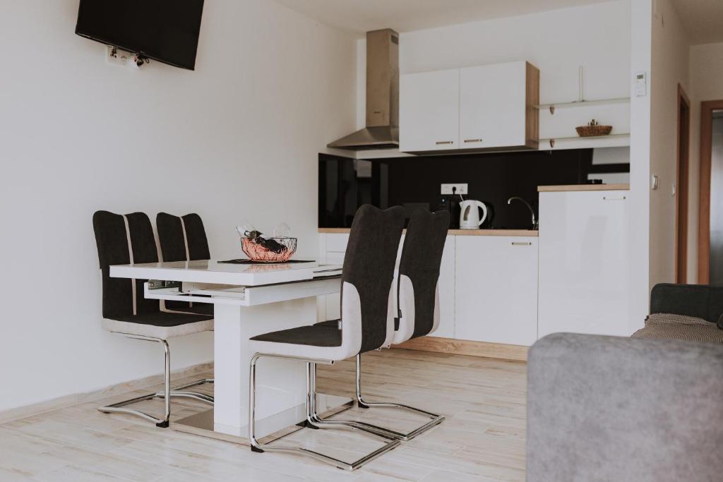 Kuchyň nebo kuchyňský kout v ubytování MY HOME ADDL
