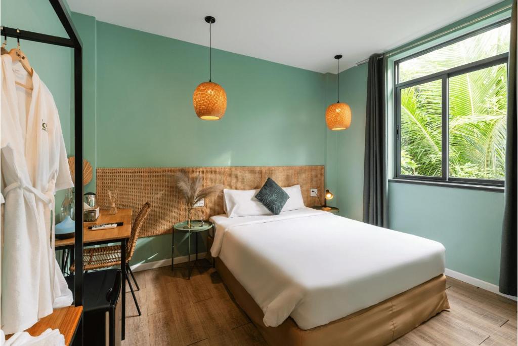 Giường trong phòng chung tại Leaf Hotel Phu Quoc