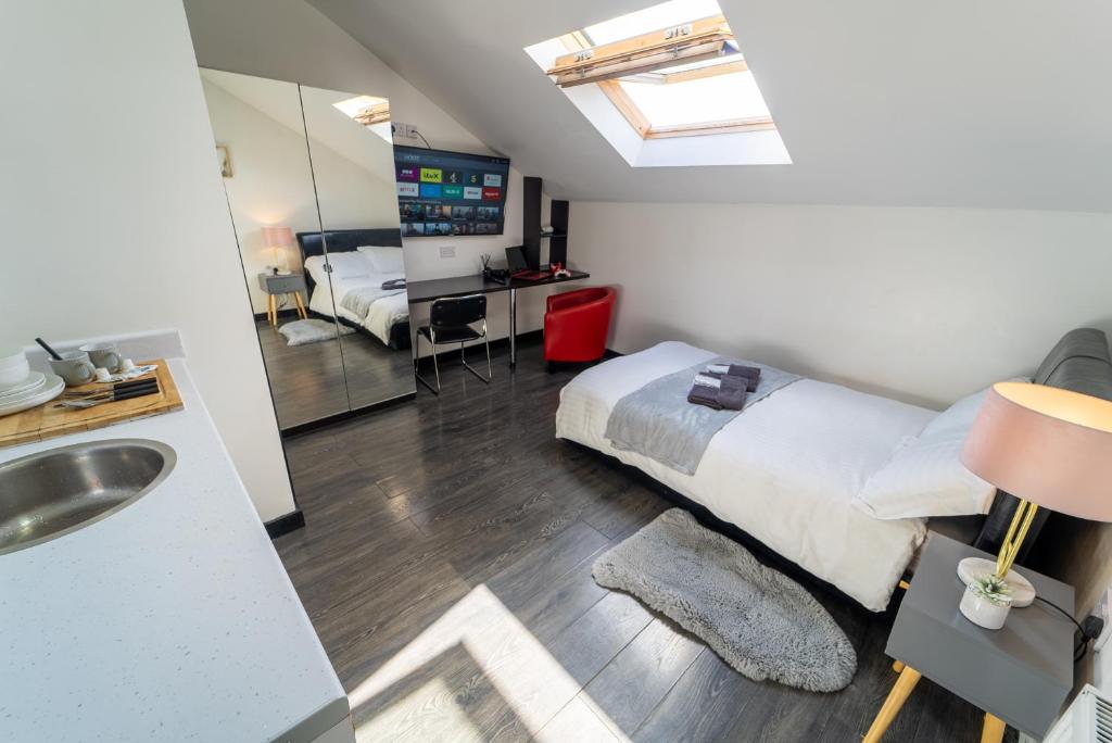 Studio available close to Queen Elizabeth Hospital, Birmingham (updated