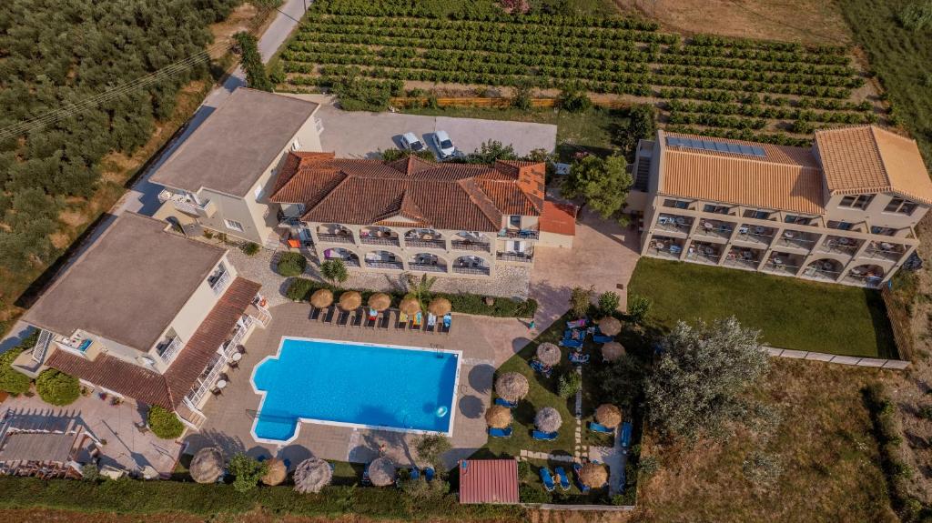 Bazén v ubytování Grapevines Hotel nebo v jeho okolí