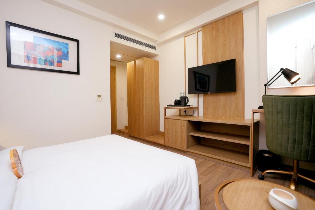 TV a/nebo společenská místnost v ubytování Hotel Limon & Banquet Sector 29, Gurgaon