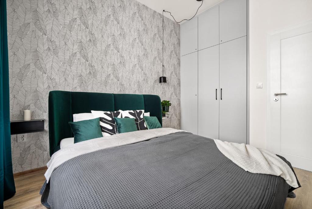 Postel nebo postele na pokoji v ubytování Enjoy Downtown Boutique Apartments #13 by Goodnite cz