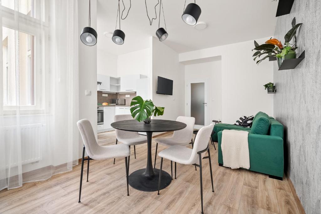 Posezení v ubytování Enjoy Downtown Boutique Apartments #13 by Goodnite cz
