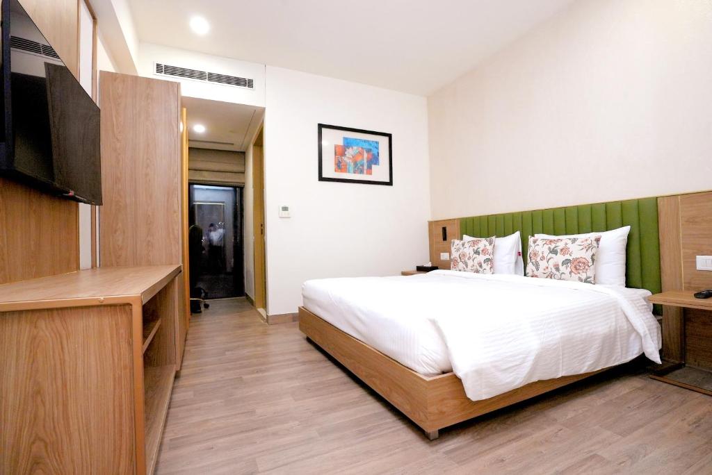 Postel nebo postele na pokoji v ubytování Hotel Limon & Banquet Sector 29, Gurgaon
