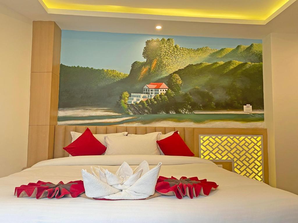 una camera da letto con un letto e un dipinto sul muro di Hotel Malati a Kathmandu