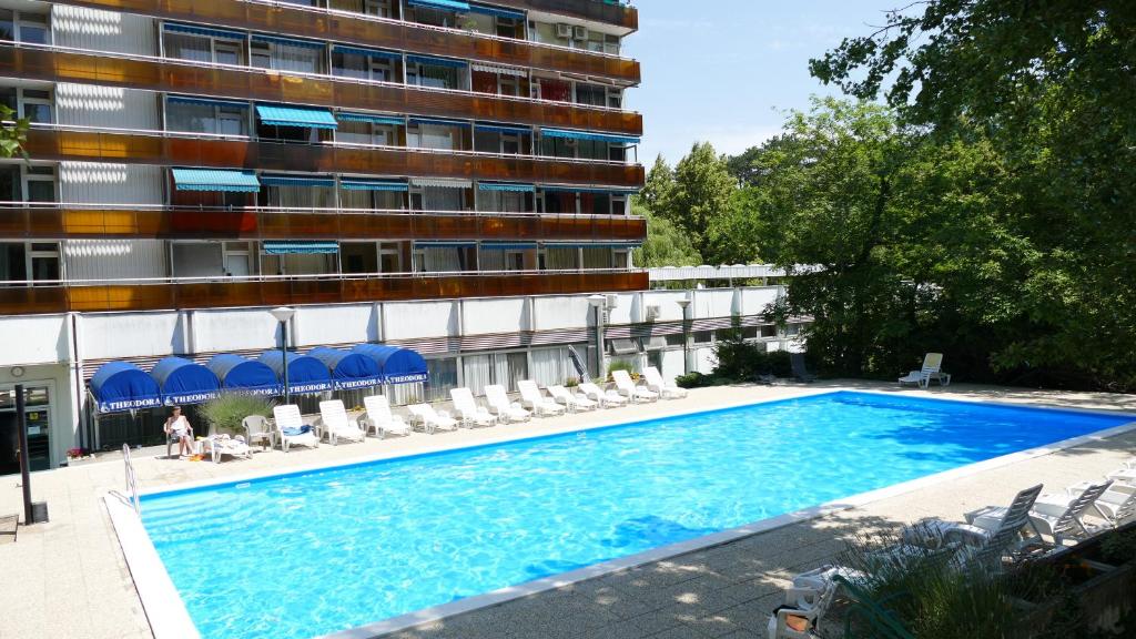 a large swimming pool in front of a building at Neptun 501 in Balatonföldvár