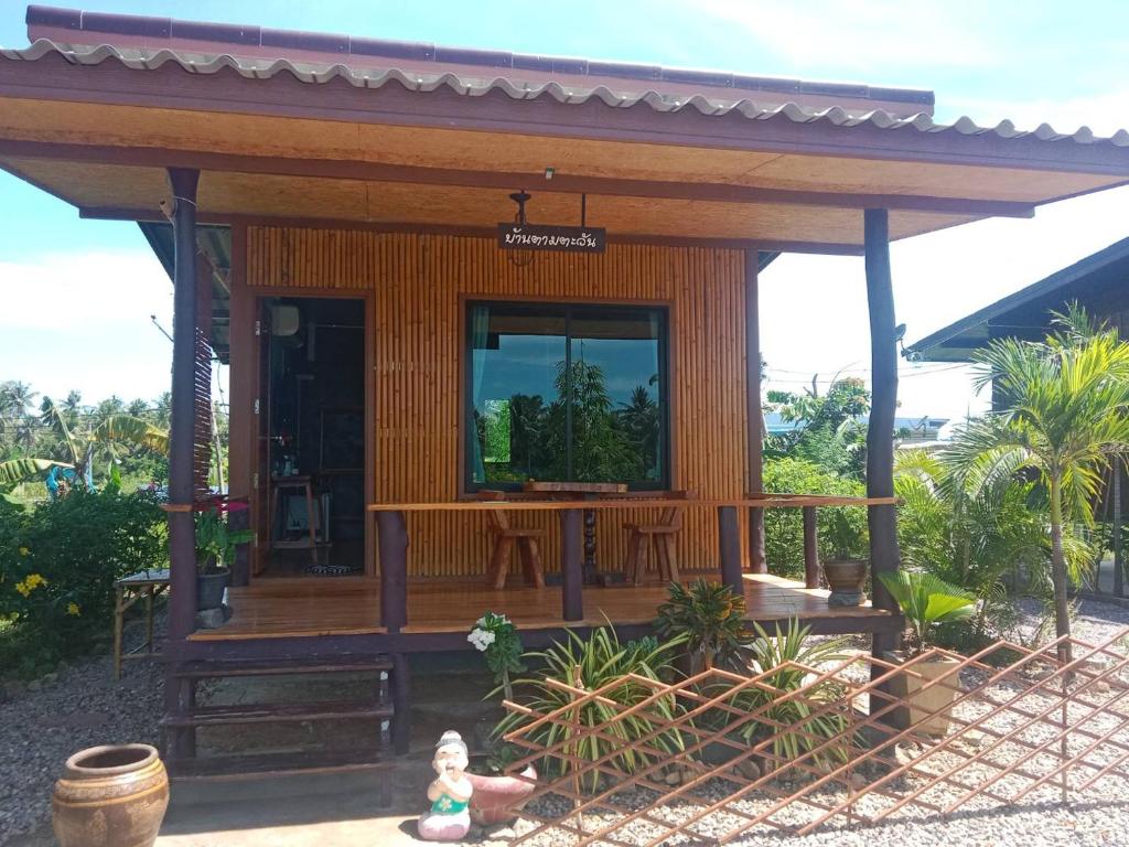 Zahrada ubytování สุขเสมอ โฮมสเตย์ (Suk-Samer homestay)