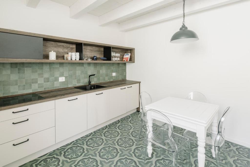 Kuchyň nebo kuchyňský kout v ubytování AltaMarea - Luce, spazi ampi e comfort al centro del paese