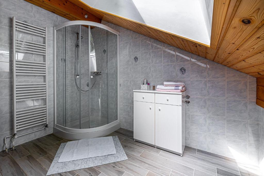 Koupelna v ubytování House Mavko Near Lake Cerknica - Happy Rentals