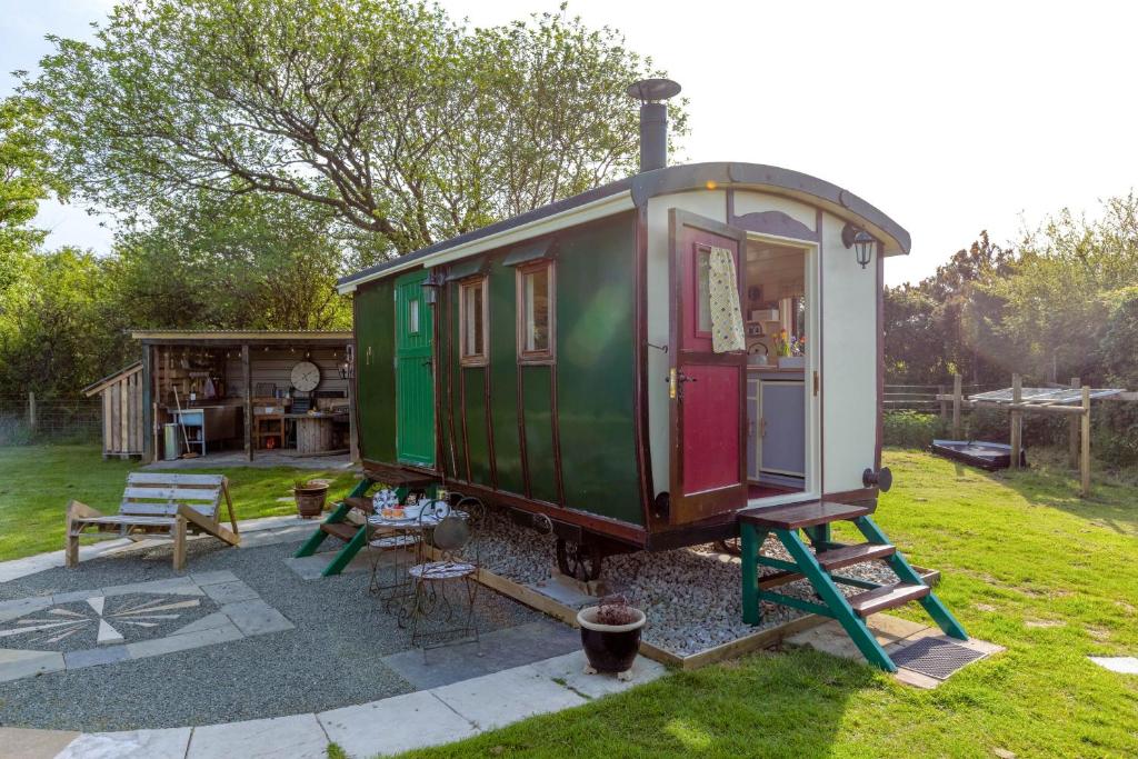 a small train car on display in a yard at Dotties Retreat in Combe Martin