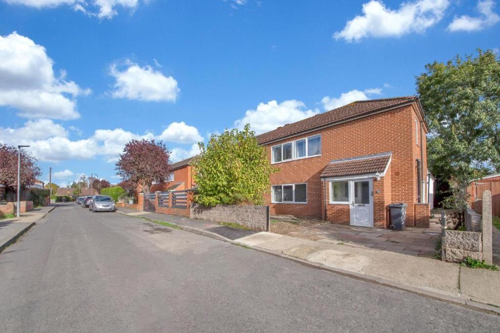 Heathrow Guest House Fawns Manor, New Bedfont (updated prices 2024)