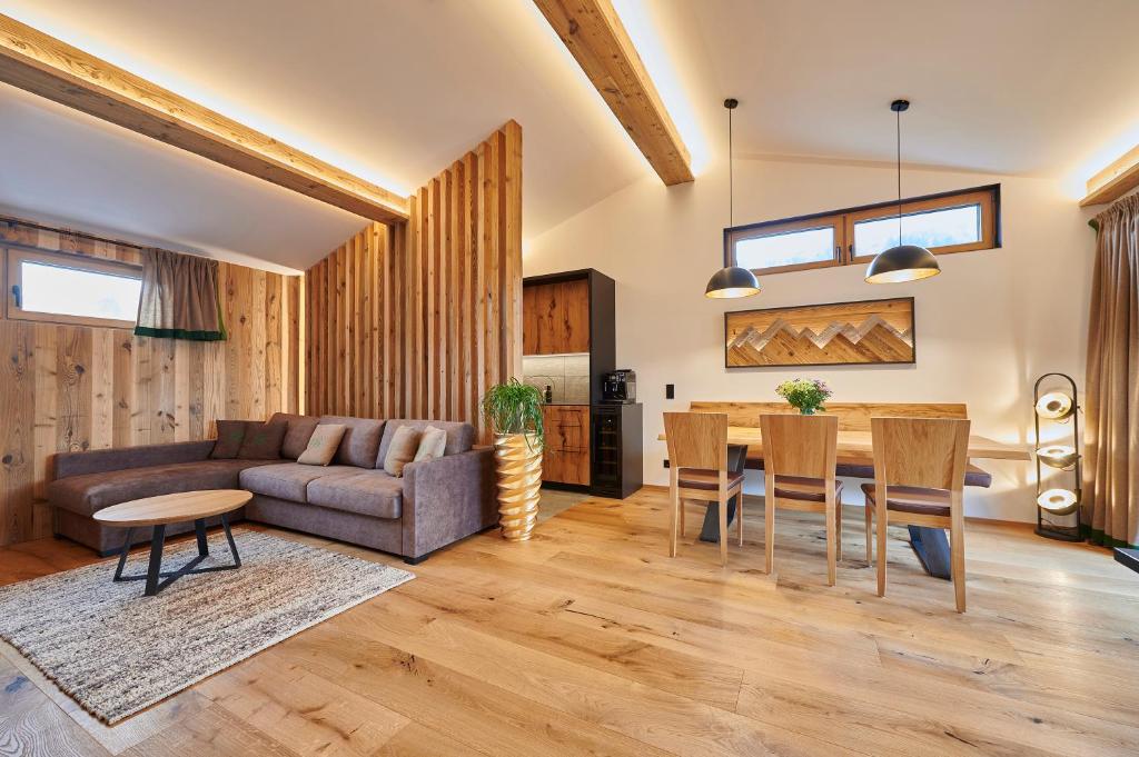 Posezení v ubytování Penthouse Suite by Brugger