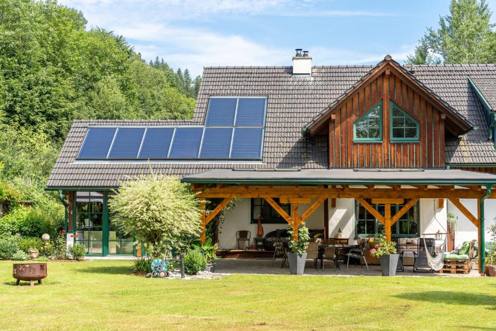 a house with solar panels on the roof at NaturparkResort Zu Hause in Sankt Gallen