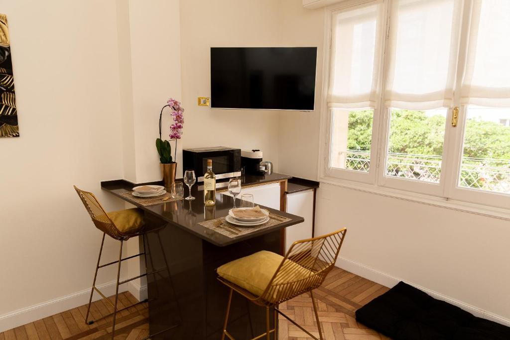 TV a/nebo společenská místnost v ubytování Maison d'Or